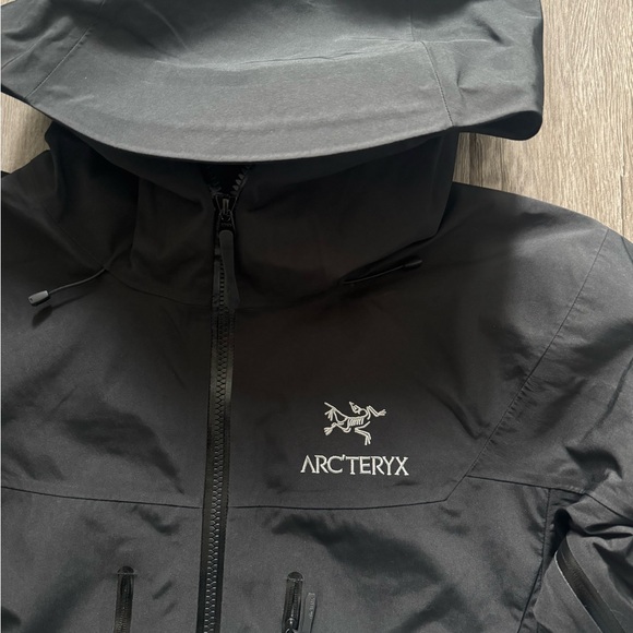Arc’teryx Alpha SV Jacket Black - Picture 2 of 3